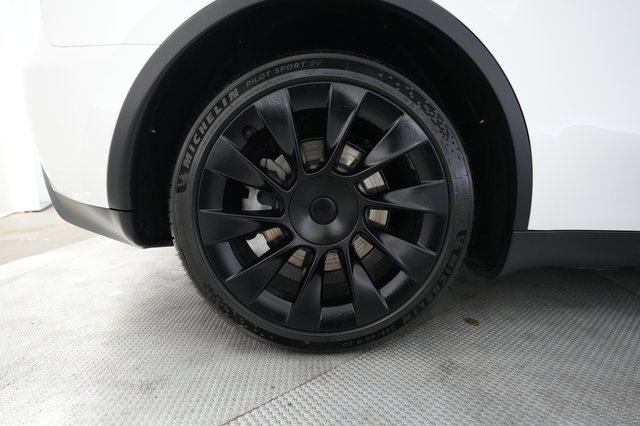 2023 Tesla Model Y — photo 17 of 23