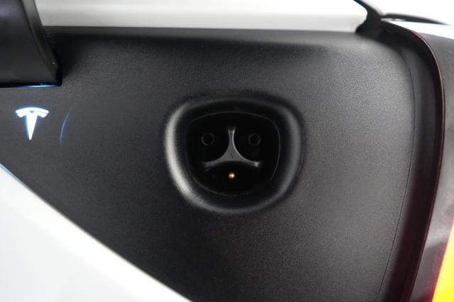 2023 Tesla Model Y — photo 8 of 23