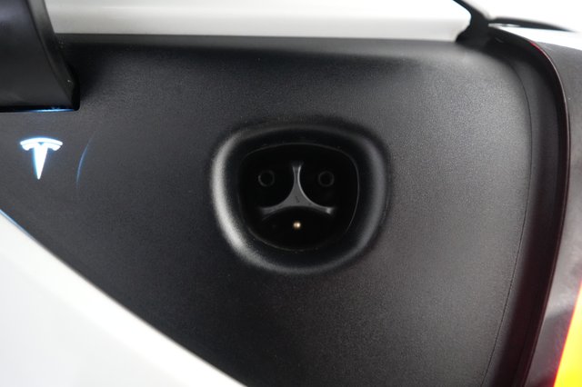 2023 Tesla Model Y — photo 8 of 23