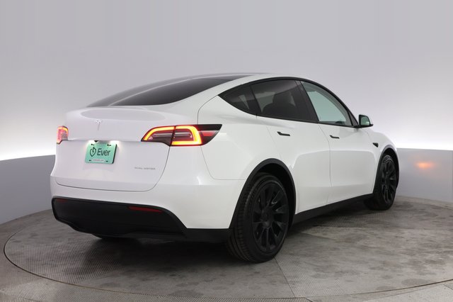 2023 Tesla Model Y — photo 2 of 23