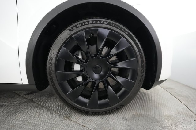 2023 Tesla Model Y — photo 16 of 23