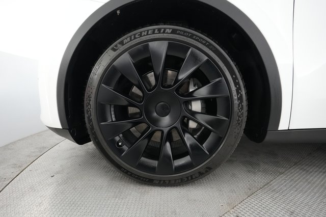 2023 Tesla Model Y — photo 15 of 23