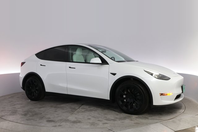 2023 Tesla Model Y — photo 11 of 23