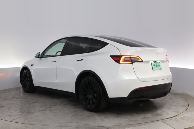 2023 Tesla Model Y — photo 13 of 23