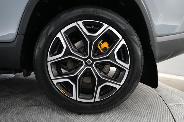 2022 Rivian R1T — photo 7 of 20