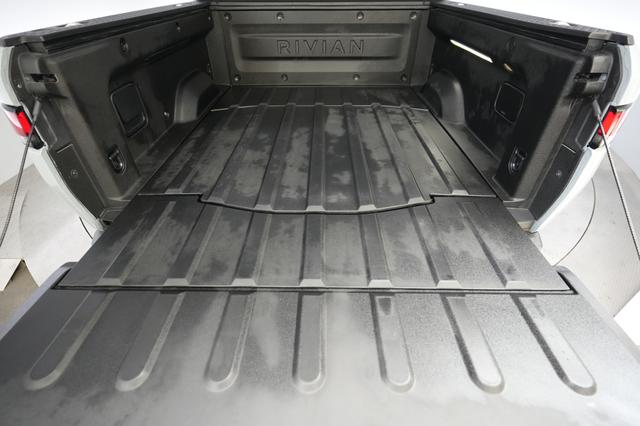 2022 Rivian R1T — photo 6 of 20