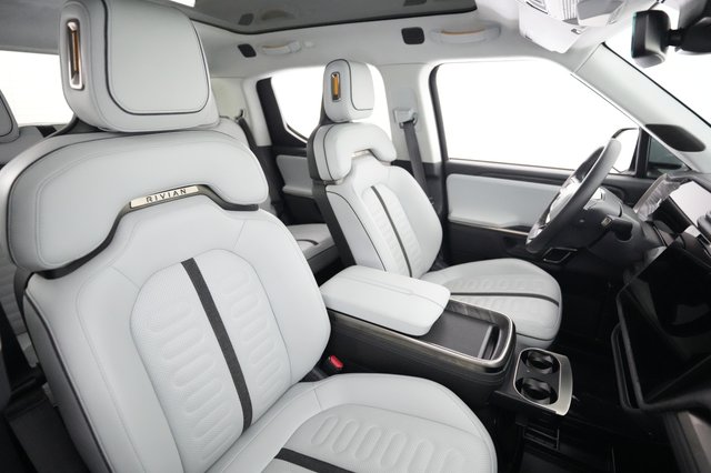 2022 Rivian R1T — photo 17 of 20