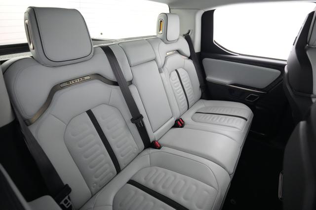 2022 Rivian R1T — photo 4 of 20