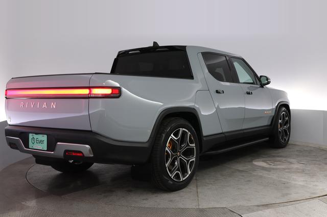 2022 Rivian R1T — photo 2 of 20