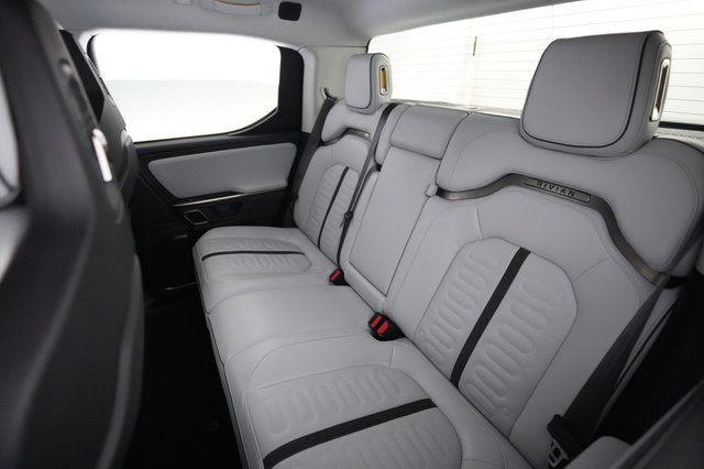 2022 Rivian R1T — photo 18 of 20