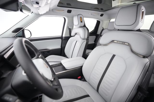 2022 Rivian R1T — photo 3 of 20