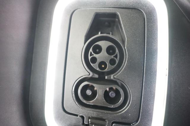 2022 Rivian R1T — photo 8 of 20