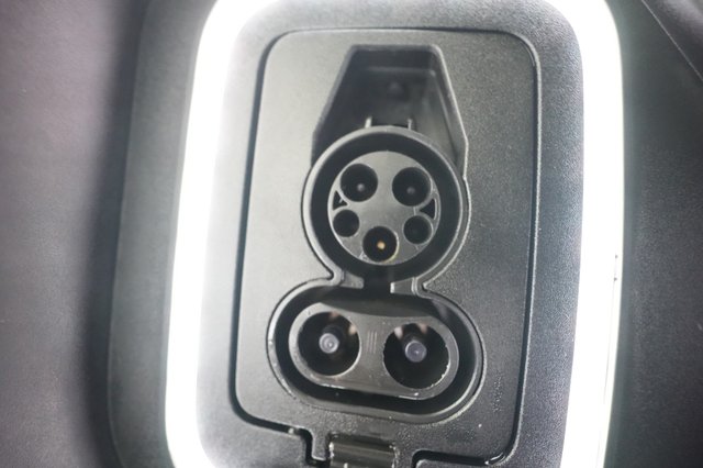 2022 Rivian R1T — photo 8 of 20