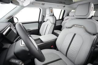 2023 Rivian R1S — photo 3 of 23
