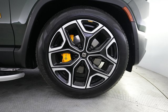 2023 Rivian R1S — photo 16 of 23