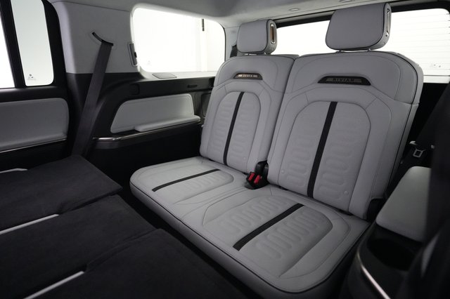 2023 Rivian R1S — photo 21 of 23