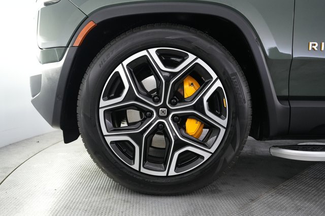 2023 Rivian R1S — photo 7 of 23
