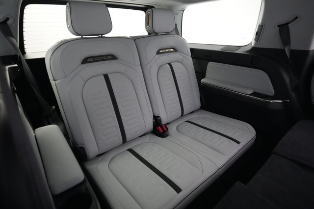 2023 Rivian R1S — photo 20 of 23