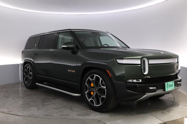 2023 Rivian R1S — photo 10 of 23