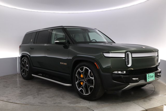 2023 Rivian R1S — photo 10 of 23