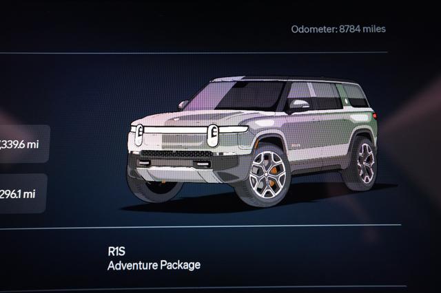 2023 Rivian R1S — photo 5 of 23