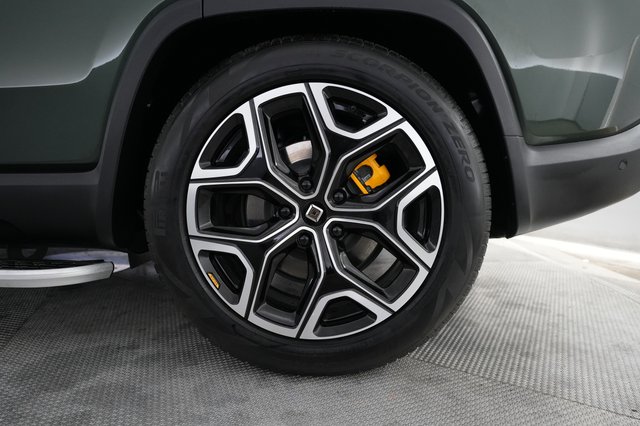 2023 Rivian R1S — photo 15 of 23
