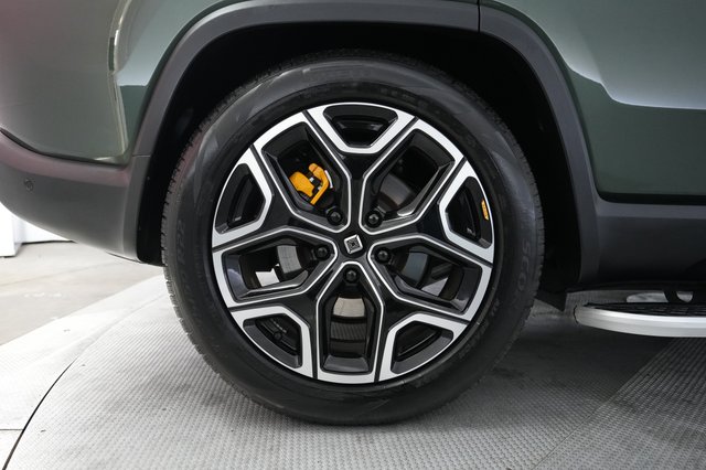 2023 Rivian R1S — photo 17 of 23
