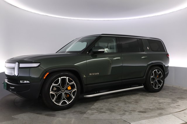 2023 Rivian R1S — photo 14 of 23
