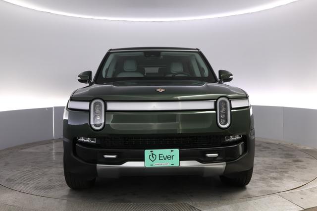 2023 Rivian R1S — photo 9 of 23