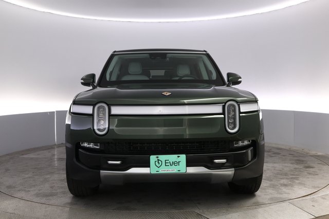 2023 Rivian R1S — photo 9 of 23