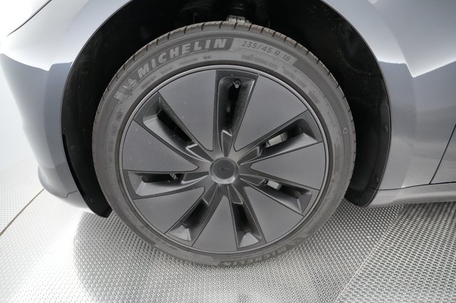 2025 Tesla Model 3 — photo 14 of 21