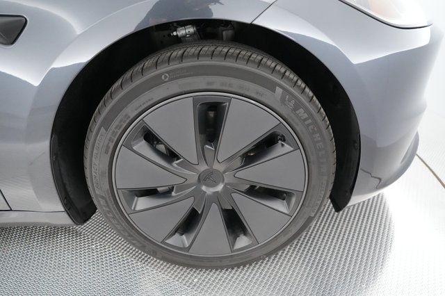 2025 Tesla Model 3 — photo 13 of 21