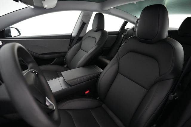 2025 Tesla Model 3 — photo 3 of 21