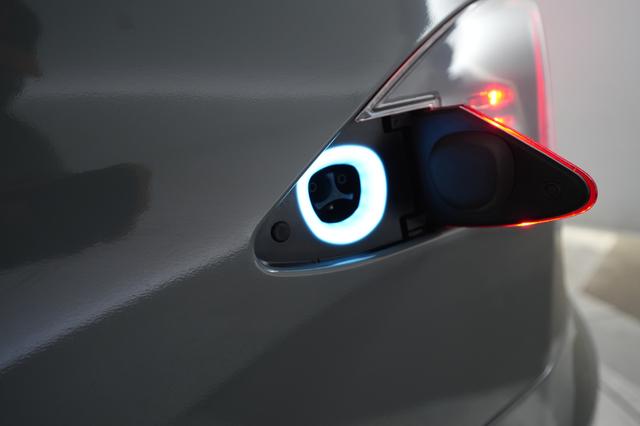 2022 Tesla Model S — photo 8 of 25