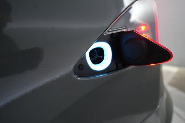 2022 Tesla Model S — photo 8 of 25