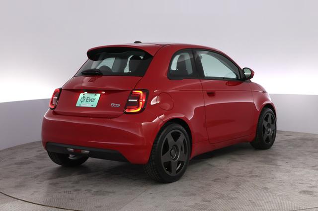 2024 Fiat 500e — photo 2 of 20