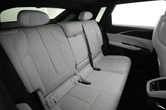 2024 Cadillac Lyriq — photo 4 of 21