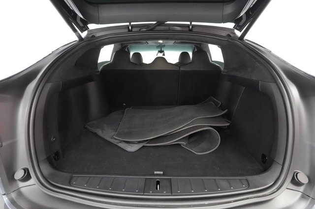 2020 Tesla Model X — photo 16 of 19