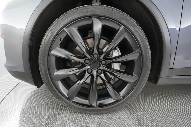 2020 Tesla Model X — photo 10 of 19