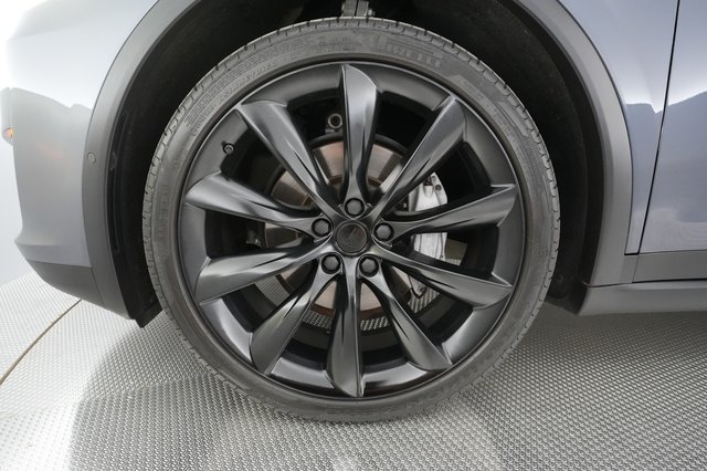 2020 Tesla Model X — photo 10 of 19