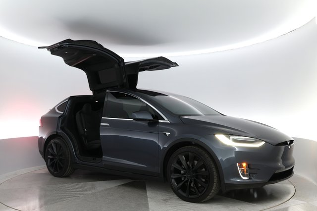 2020 Tesla Model X — photo 7 of 19