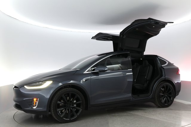 2020 Tesla Model X — photo 9 of 19