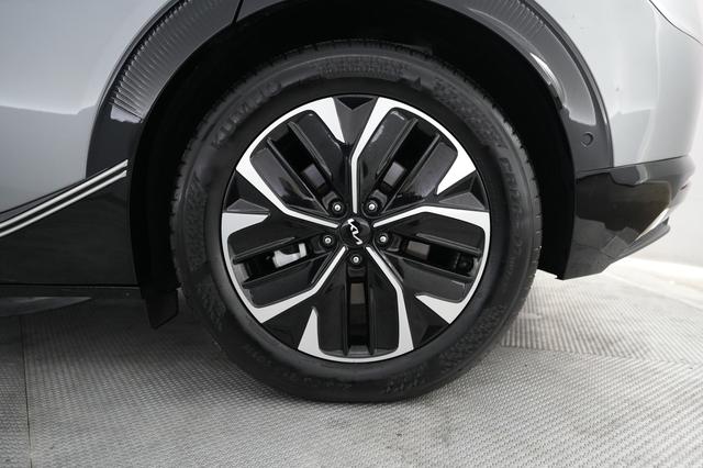 2024 Kia EV6 — photo 7 of 21