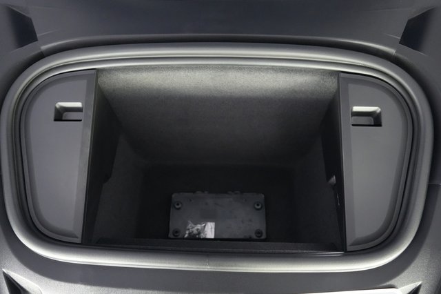 2022 Porsche Taycan — photo 20 of 27