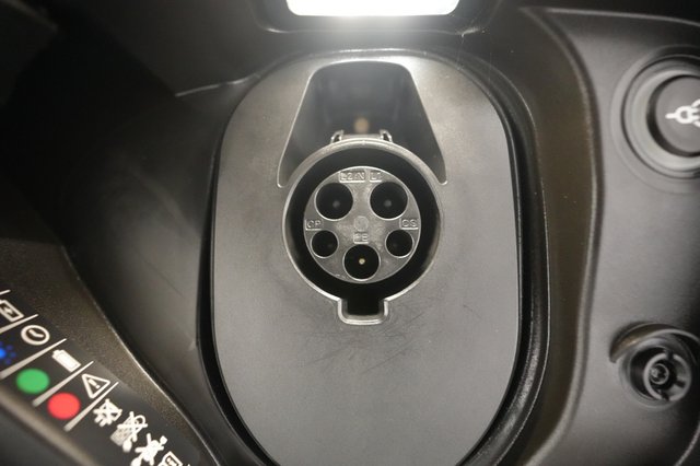 2022 Porsche Taycan — photo 21 of 27