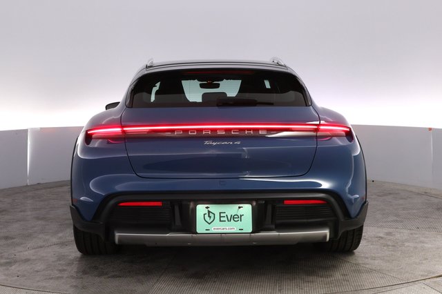2022 Porsche Taycan — photo 12 of 27
