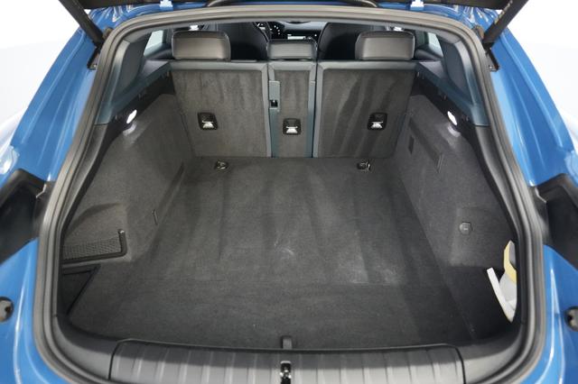 2022 Porsche Taycan — photo 6 of 27