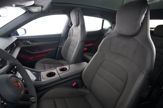 2022 Porsche Taycan — photo 3 of 27