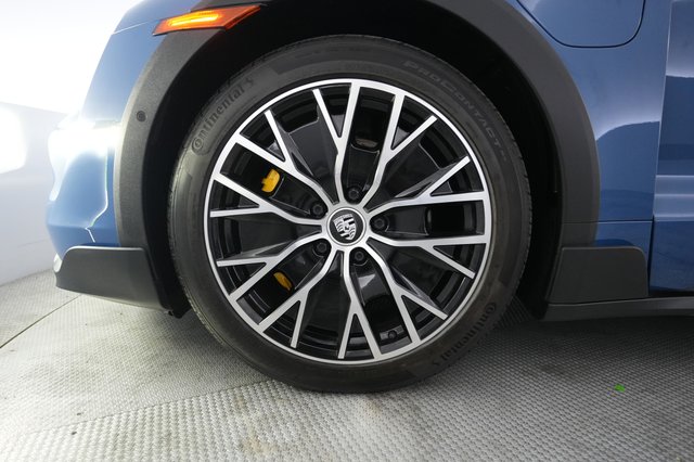 2022 Porsche Taycan — photo 15 of 27