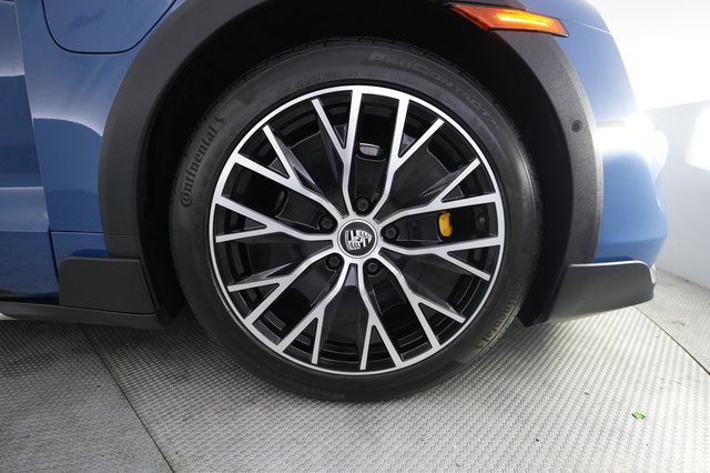 2022 Porsche Taycan — photo 16 of 27